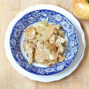 Easy Apple Buckle - On Sutton Place Buckle Recipe, Healthy Apple Desserts, Easy Apple Crumble, Apple Crumble Recipe, Apple Recipe, Apple Dessert, Easiest Apples, Eat Dessert, Perfect Desserts