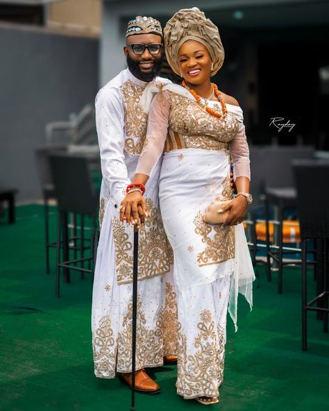 Elegant Asoebi Styles, Igbo Blouse, Nigerian Wedding Attire, Traditional Couple, White Bridal Dress, Aso Ebi Style, Formal Party Dresses, Igbo Bride, Igbo Wedding