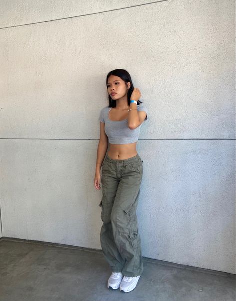 New Balance With Shorts, Cargo Pants Outfits, Pants Outfits, Causual Outfits, Swaggy Outfits, Mode Inspo, Fashion Streetwear, Teenage Fashion Outfits, Lookbook Outfits