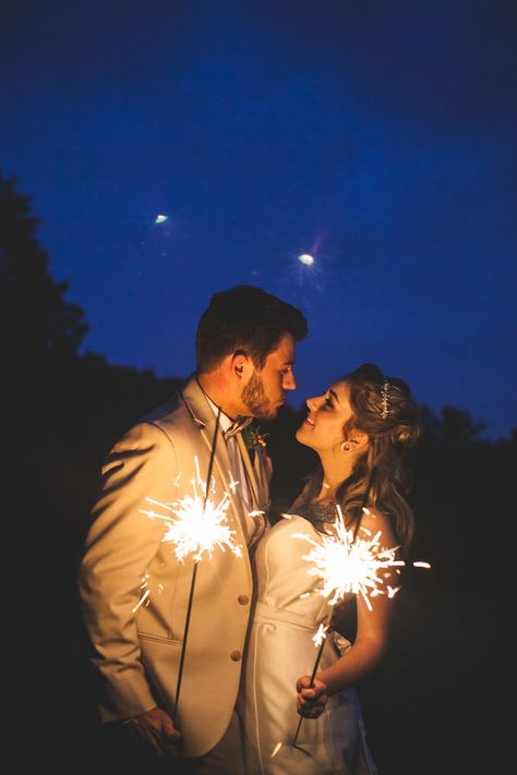 Wedding Sparklers Photos, Couple Dpzz, Princess Bride Wedding, Sparkler Exit Wedding, Diwali Photography, Diwali Pictures, Frugal Wedding, Wedding Photoshoot Props, Pre Wedding Shoot Ideas