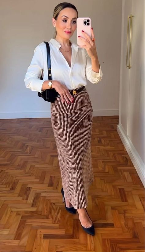 Milan Work Outfit, Pentecostal Business Casual, Bohemian Corporate Office Attire, Business Casual Long Skirt Outfits, Casual Office Outfits Women Skirt, Formal Skirt Outfit Business, Maxi Skirt Office Outfit, Work Outfits Skirt, Work Outfit Skirt