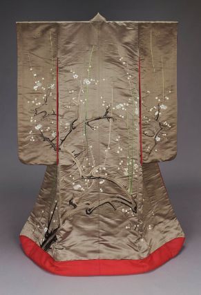 Kimono (uchikake)  Japanese, Meiji era, 1868–80, Silk satin embroidered with silk and gold-wrapped thread, Long-sleeved brown silk satin outer robe with padded hem and large-scale design of a blossoming plum tree in light and dark brown, white and green silk embroidery with three small crests with backside of chrysanthemum (uragiku) in gold along the top at the neck and sleeves; reddish-orange silk crepe lining with "waistband," interior resist dyed and embroidered with branches and sparrow. MFA Chinese Robes, Look Kimono, Moda Kimono, Kimono Art, Embroidery Kimono, Japanese Costume, Kimono Japan, Meiji Era, Kimono Design