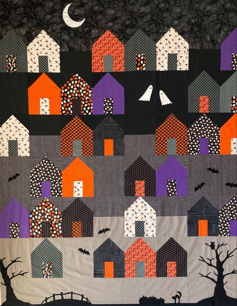 Super happy with how this one turned out! Haunted House Quilt, Autumn Quilts, Seasonal Quilts, Halloween Quilt Patterns, Halloween Blocks, Fall Sewing Projects, Crazy Tattoos, Halloween Quilt, Fall Sewing