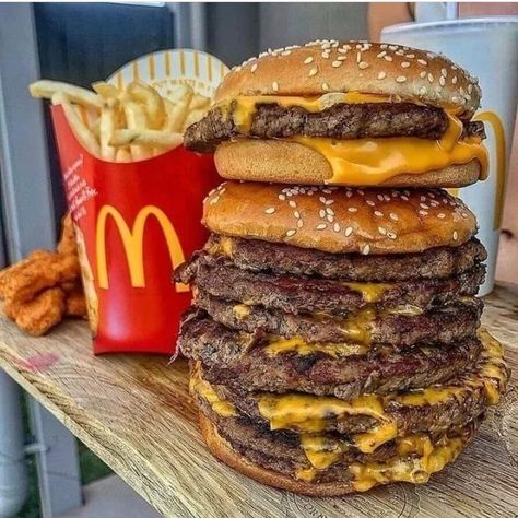 Mcdonalds Big Mac, Mac Aesthetic, Fast Food Drinks, Sleepover Food, Junk Food Snacks, Dinner Meals, Big Mac, Food Is Fuel, Food Obsession