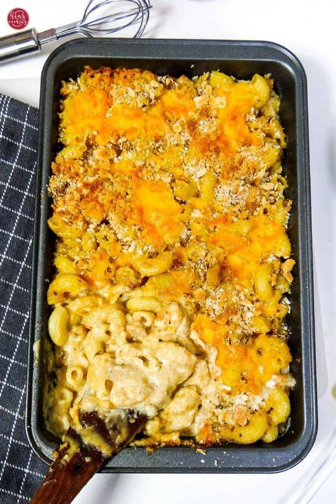 Cajun Chicken Mac and Cheese (Baked)- Hinz Cooking Mac And Cheese Baked, Baked Cajun Chicken, Chicken Mac And Cheese, Louisiana Cuisine, Recipes With Naan Bread, Delicious Salad Dressings, Spicy Pasta, Cajun Dishes, Cheese Baked