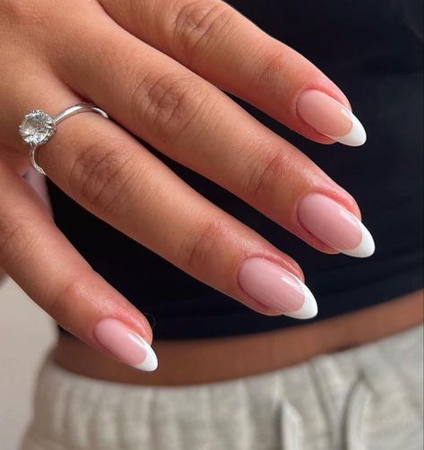 Almond Nail White Tip, Light Pink Nails White Tip, Almond Classic Nails, Natural Almond Nails French, Rich Mom Nails, French Nails On Almond Shape, French Nail Almond Shape, Medium Almond French Tip Nails, Naglar French Tip