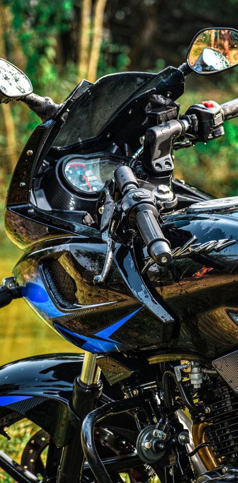 220 Bike, Pulsar 220, Motorcycle Wallpaper, Natural Health Tips, Wallpaper Download, Cool Backgrounds, Wallpaper Downloads, Home Wallpaper, Android Wallpaper