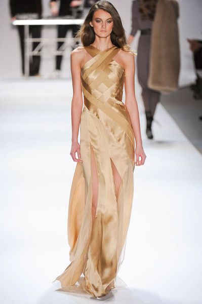 Carlos Miele, Pale Gold, Gorgeous Gowns, Gold Dress, Beautiful Gowns, Dream Dress, Stylish Dresses, New York Fashion Week, Look Fashion