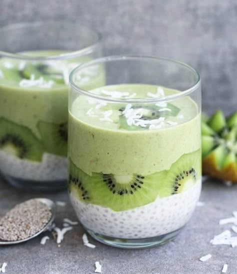 Oat Pudding, Matcha Oats, Matcha Chia Pudding, Chia Pudding Recipes Healthy, Matcha Coconut, Chia Recipe, Coconut Chia Pudding, Coconut Chia, Sugar Free Treats