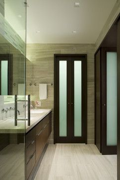 Luxury Master Bathroom Designs Design Ideas, Pictures, Remodel and Decor Bathroom Bifold Door, Bifold Bathroom Door, Bathroom Door Design, Bathroom Door Ideas, Glass Bifold Doors, Bathroom Design Small Modern, Shower Area, Bathroom Transformation, Frosted Glass Door