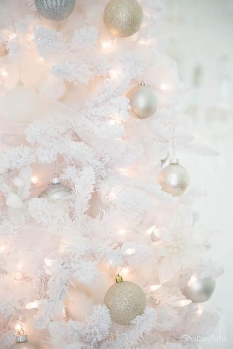 Secrets and Tips For Decorating White Christmas Trees - shabbyfufu.com Decorate A White Christmas Tree, Holiday Boards, Filler Pics, White Christmas Tree Decorations, Christmas Tree Pictures, Silver Christmas Decorations, Christmas Crafts For Kids To Make, A White Christmas, Black Christmas Trees