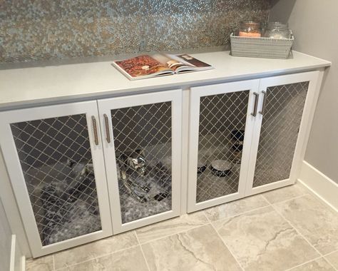 Under-counter dog cage / crate Acrylic Dog Crate, Airline Pet Carrier, Diy Dog Crate, Dogs Diy Projects, Dog Room, Dog Crates, Dog Kennels, Dog Crate Furniture, Dog Cage