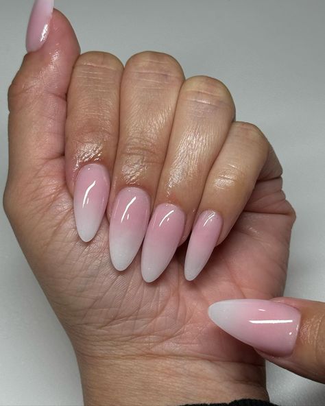 Airbrush Nails Ombre, Pink Airbrush Nails, Pink And White Ombre, Nails Ombre, Airbrush Nails, French Nail, White Ombre, Pink Ombre, French Nails