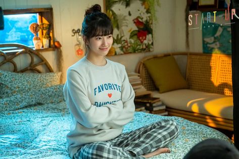 K-drama interior aesthetic; Seo Dal Mi's Bedroom in Start-Up Suzy Drama, Start Up Kdrama, Drama Journal, Kim Seon Ho, Nam Joo Hyuk, Winter Books, Weightlifting Fairy, Starred Up, Joo Hyuk