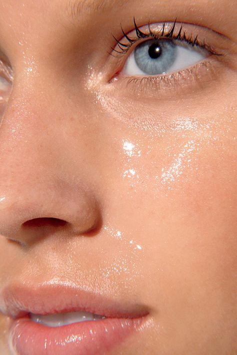 how to wash your face Skin Peeling On Face, Under Eye Mask, Glow Skin, Editorial Shoot, Beauty Make-up, Peeling Skin, Top Beauty, Dewy Skin, Chemical Peel