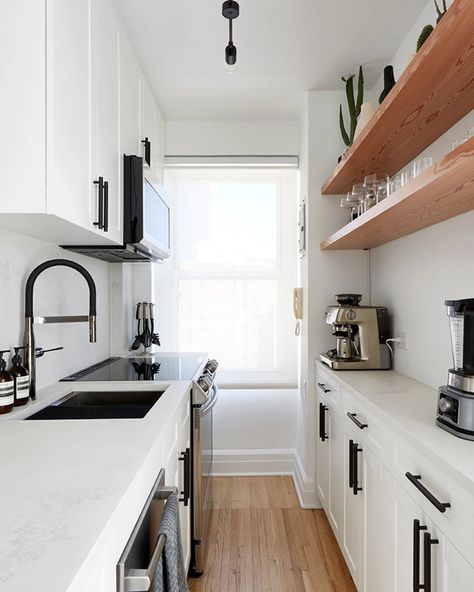 Small Space Renovation: Maximizing Functionality in a Tiny Home One Wall Kitchen, Galley Style Kitchen, Kitchen New York, Pantry Wall, Fabulous Kitchens, L Shaped Kitchen, U Shaped Kitchen, Big Kitchen, Installing Cabinets