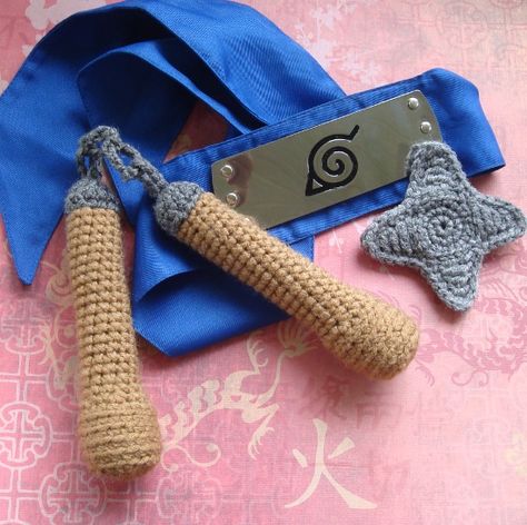 Nunchucks and Shuriken! Free patterns. Chibi Ninja, Crochet Costumes, Crochet For Beginners Blanket, Crochet Kids, Crochet For Boys, Crocheted Items, Free Amigurumi Patterns, Love Crochet, Amigurumi Toys