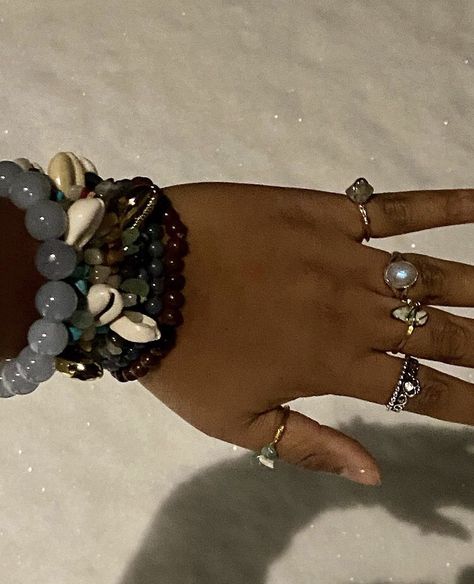 Dope Jewelry Accessories, Crystals Black, Pretty Ear Piercings, Cute Piercings, Indie Jewelry, Wrist Jewelry, Jewelry Tattoo, Jewelry Accessories Ideas, Dope Jewelry