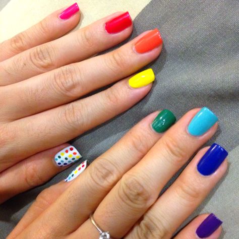 Rainbow manicure Fun Bridesmaid Nails, Kids Rainbow Nails, Rainbow Nails For Kids, Nail Calendar, Rainbow Toe Nails, Rainbow Manicure, Gloss Nails, Classic Nail Designs, Rainbow Nail Art