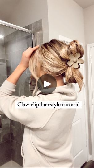 Claw Clip Tutorial, Aloe Vera Hair Mask, Up Hairdos, Highlights Curly Hair, Hair Upstyles, Clip Hairstyles, Long Hair Updo, Curly Hair Inspiration, Curly Hair With Bangs