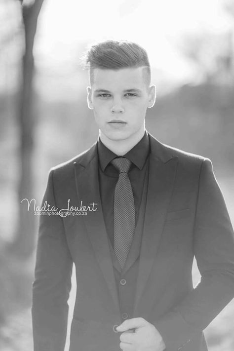 Matrick Fairwell Photoshoot, Matric Farewell Photo Ideas, Prom Picture Poses Single Guy, Matric Farewell Photoshoot Ideas Couple, Prom Photoshoot Ideas Single Guys, Matric Farewell Photoshoot Ideas, Prom Guys, Classy Poses, Homecoming Photoshoot