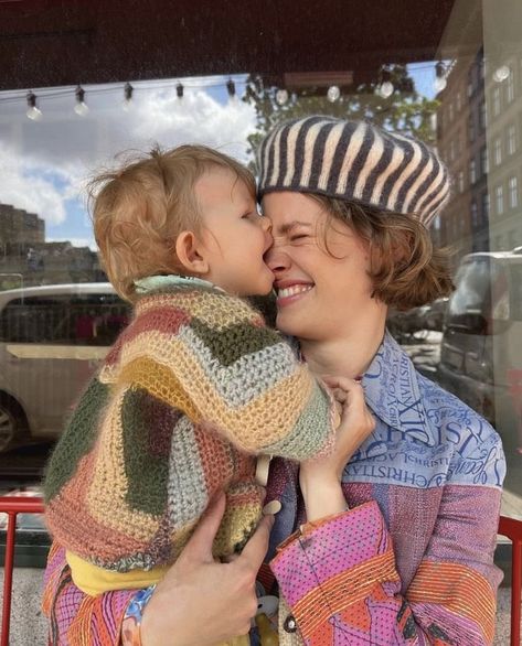 Julie Blichfeld, Ootd Colorful, Knitting Kids, Mother With Baby, Hippie Kids, Hippie Mom, I Want A Baby, Hippie Baby, Colorful Baby