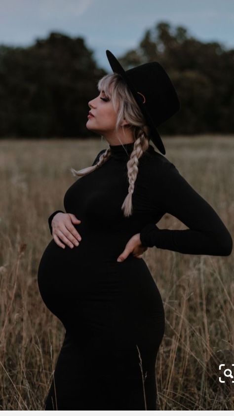 Dark Academia Maternity, Witchy Maternity Outfits, Maternity Pictures Halloween, Halloween Maternity Photos, Witch Maternity Shoot, Dark Maternity Pictures, Halloween Maternity Pictures, Halloween Maternity Photoshoot Family, Spooky Season Maternity Shoot