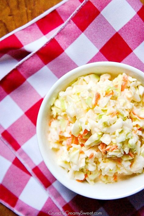 How to make the best KFC coleslaw copycat that tastes just like from the restaurant. Coleslaw Kfc, Copycat Coleslaw, Kfc Cole Slaw, Shrimp Low Carb, Cole Slow, Kfc Coleslaw Recipe, Copycat Kfc, Restaurant Recipes Famous, Slow Cooker Baked Beans