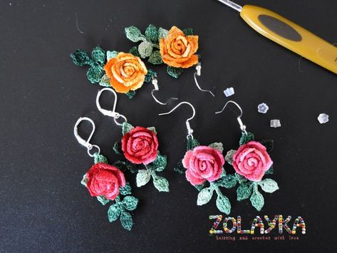 Crochet Rose Earrings, Crochet Iris, Miniature Roses, Micro Crochet, Flower Dangle Earrings, Earring Ideas, Macrame Earrings, Crochet Rose, Timeless Gifts