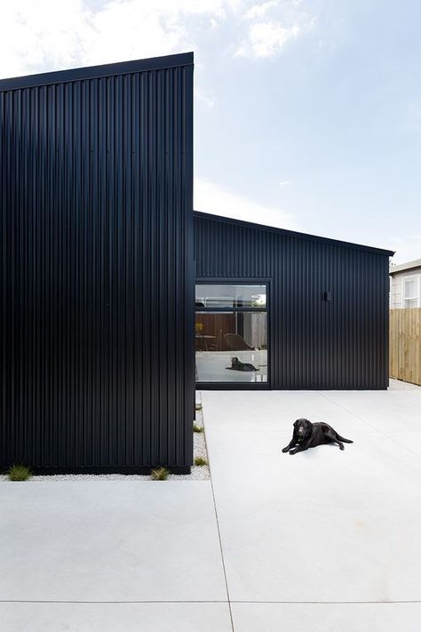 Red Architecture, Japanese Houses, Black Building, Architectural Ideas, Black Houses, House Cladding, Metal Cladding, Architectural Practice, Farm Buildings