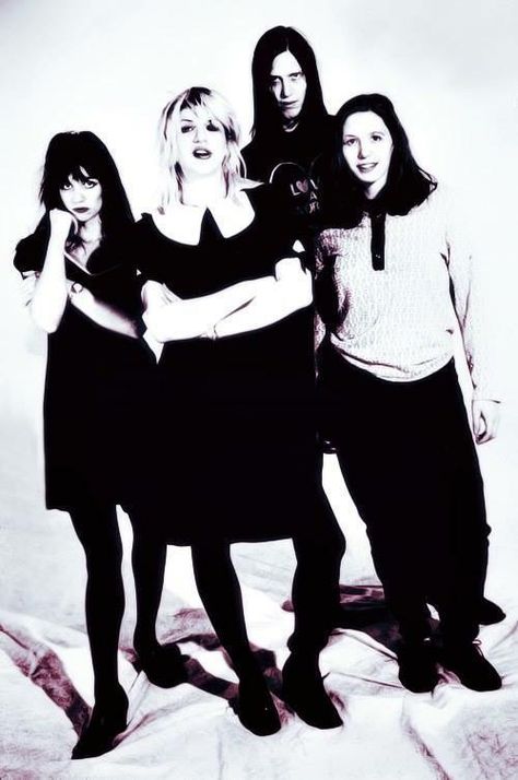 ❤️ Kinderwhore 90s Riot Grrrl Style, Kristen Pfaff, Courtney Love Hole, Kurt And Courtney, Angry Girl, Band Photography, Grunge Band, Riot Grrrl, Female Musicians