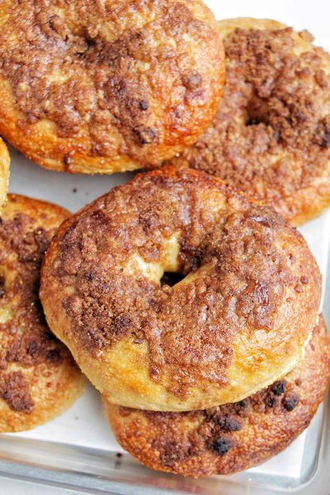 Cinnamon Bagels Topping, Panera Bagels, Cinnamon Bagels, Breakfast Bagels, How To Make Bagels, Bagel Recipes, Bagel Toppings, Diy Cinnamon, Plain Bagel