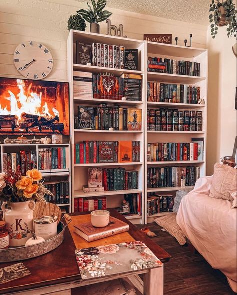 Bookish Bedroom, Aesthetic Bookshelves, Library Rooms, Bookshelf Aesthetic, Home Library Rooms, Beautiful Bookshelf, Bookshelf Inspiration, Library Room, Home Library Design