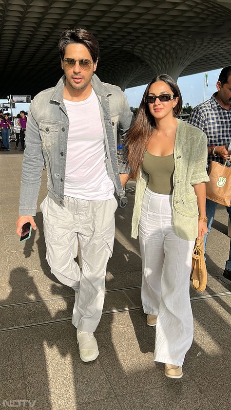 Sidharth Malhotra Kiara Advani, Celebrity Airport Looks, Sid Kiara, Casual Home Outfits, Gigi Hadid Outfits, Sidharth Malhotra, Velvet Dress Designs, At Airport, Loungewear Outfits