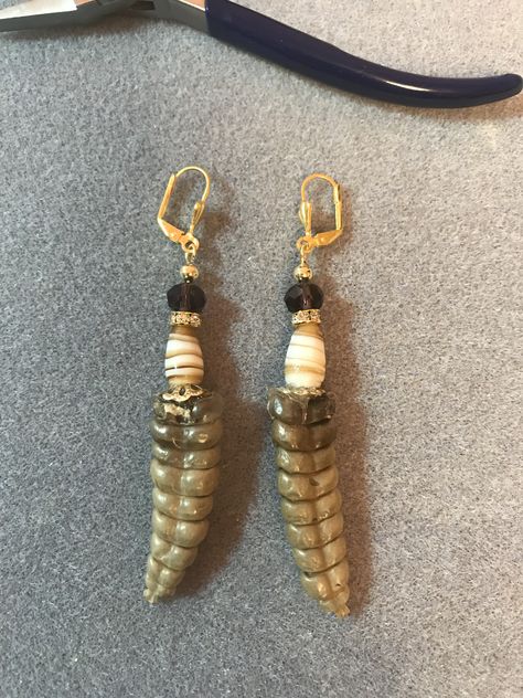 These are real Rattlesnake tails and YES..... they do rattle! Rattlesnake Rattle, Rattlesnake Tattoo, Rattlesnake Bites, Skeleton Head, Bone Jewelry, Spiritual Crystals, Side Tattoos, Accessories Diy Jewelry, Larp