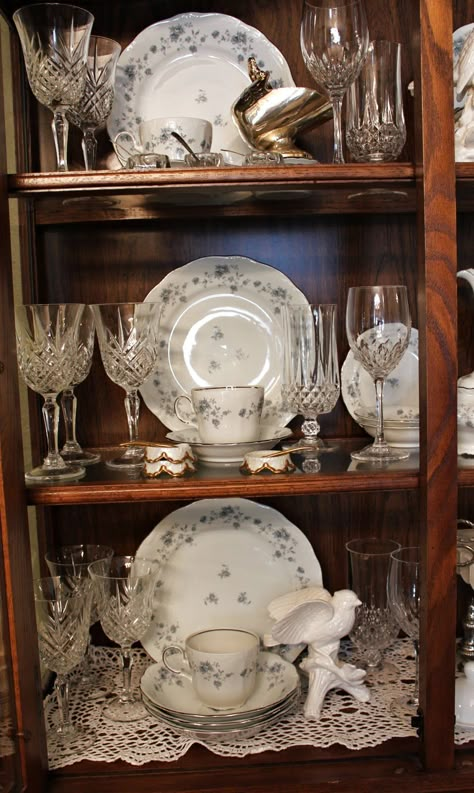 China Cabinet Makeovers, China Hutch Display, China Cabinet Ideas, China Cabinet Decor, Cabinet Styling, China Cabinet Redo, Dining Room Wall Color, Hutch Display, Crockery Cabinet