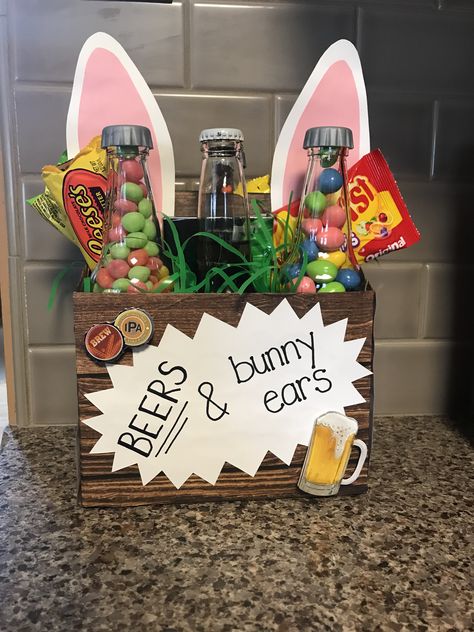 Beer Easter gift Cute Easter Ideas, Easter Gifts For Boyfriend, Small Easter Gifts, Holiday Couple, Boyfriend Things, Easter Party Games, Easter Basket Ideas, Beer Bottles, Gifts For Boyfriend