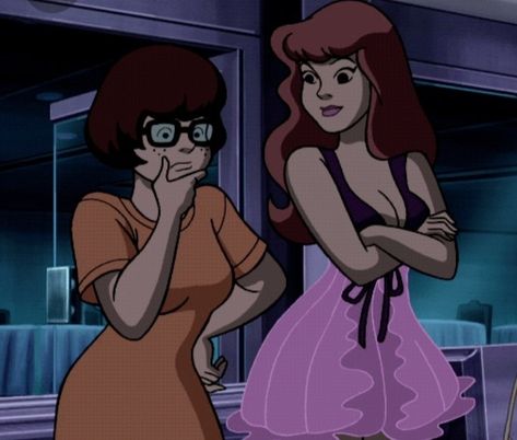 Shaggy And Velma, Daphne From Scooby Doo, Velma Scooby Doo, Scooby Doo Pictures, Scooby Doo Movie, Scooby Doo Images, Daphne And Velma, Velma Dinkley, Daphne Blake