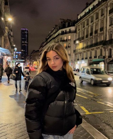 Christmas Outfit Casual, Puffer Jacket Outfit, The North Face Puffer, North Face Nuptse, Music On Spotify, New York Life, Winter Fits, Black Puffer, Black North Face