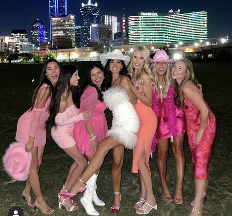 Bachlorette Party Outfit Brunch, Bride In Pink Bachelorette, Bachelorette Outfits Group Pink, Bach Party Matching Outfits, Bachelorette Barbie Outfit, Bacholerette Outfit Theme, Dresscode Ideas Party, Bachelorette Party Outfits Group Pink, Hens Pink Theme