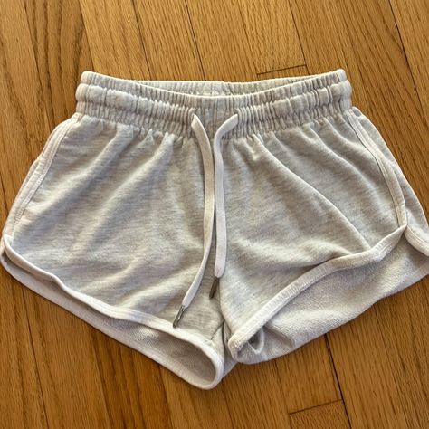 Garage Nwot Sweatshorts Size Xs Grey Sweatshorts, Grey Sweat Shorts, Youtuber Dr, Bday List, Clothing Pieces, School Fits, Lounge Shorts, Loose Shorts, Sweat Shorts