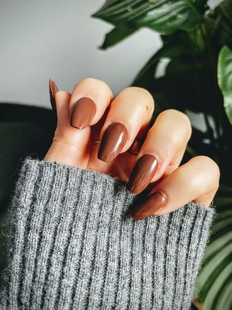 Fall Nail Colors Brown 24 Ideas: Embrace the Warmth of Autumn Cognac Nails, Warm Brown Nails, Caramel Brown Nails, Caramel Nails Color, Warm Tone Nails, Orange Brown Nails, Nail Colors Brown, Brown Autumn Nails, Caramel Nails