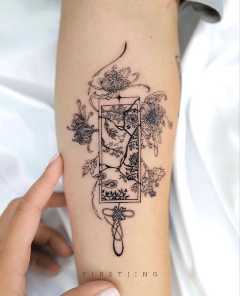 Chinese Geisha Tattoo, Asian Aesthetic Tattoo, Japanese Style Spine Tattoo, Orential Tattoos, Japanese Square Tattoo, Inner Wrist Tattoos For Women Words, Fineline Japanese Tattoo, Boxed In Tattoos, Asia Inspired Tattoo