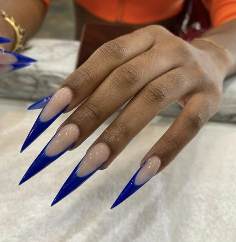 Pointy Blue Nails, Steletoes Nails Long, Blue Stilletos Nails, Blue Nails Stiletto, Blue Stiletto Nails Design, Long Stiletto Nails Design, Stiletto Nails Blue, Stiletto French Tip Nails, Stilleto Nails Long