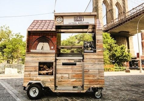 This Is the World's Smallest Wood-Fired Pizza Cart - my favorite one of the bunch !! Pizza Cart, Pizza Food Truck, Food Vans, Small Pizza, Food Van, Wood Burning Oven, New Pizza, Meals On Wheels, Coffee Truck