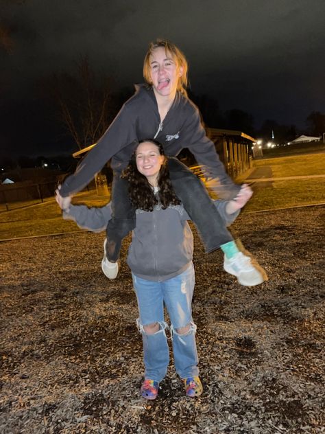 Teo people and one on their shoulders Riding On Shoulders Reference, Piggyback Ride, People Poses, Bff Pictures, Winter Jackets, Quick Saves, Art