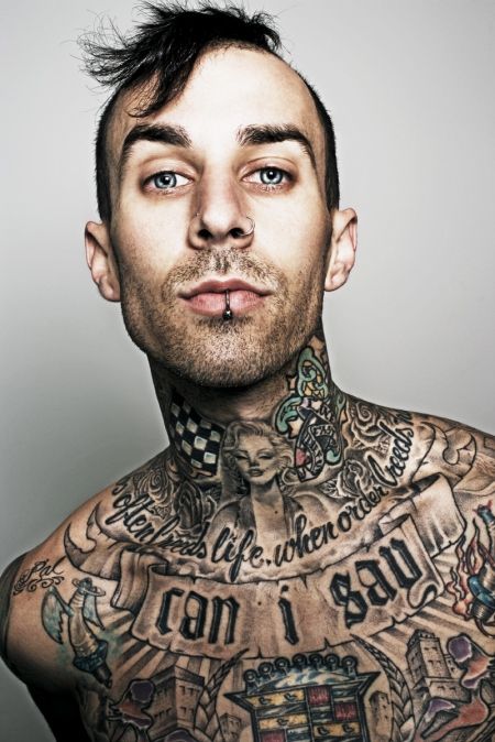 TRAVIS BARKER hottie Travis Barker Tattoos, Best Neck Tattoos, Tattoo Inspiration Men, Neck Tattoo For Guys, Chest Tattoo Men, Travis Barker, Miss Usa, Celebrity Tattoos, Blink 182