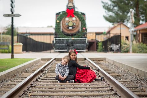 Train Family Pictures, Train Photo, Santa Pictures, Family Of 4, Christmas Train, Xmas Card, Toddler Christmas, Christmas Photo, Christmas Fashion