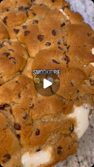 Megan (Taddario) Pittman on Instagram: "SMOOKIE Pie😮‍💨🍪⏲️🥧 
SAVE FOR LATER! 

Pie crust 
Hershey chocolate 
Marshmallows 
Cookie dough 
Bake at 350 for about 30 minutes , that’s all🍪🍪🍪
#saveforlater #smookiepie #chocolatechipcookies #pierecipe #trythisathome #igrecipes #reelsrecipe" Smookie Cookie Pie, Chocolate Chip Cookie Dough Pie, S’mores Pie, Halloween Pie, Instagram Desserts, Graham Pie, Cookie Dough Pie, Pie Cups, Sunday Baking