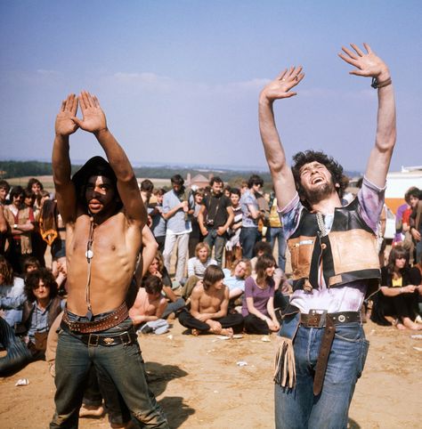 Proof that your grandparents will always be cooler than you, presented by Getty Images. Freedom Pictures, Kombi Hippie, Woodstock Music, Isle Of Wight Festival, 60s Hippie, Woodstock Festival, Estilo Hippy, Mode Hippie, Vintage Bohemian Style